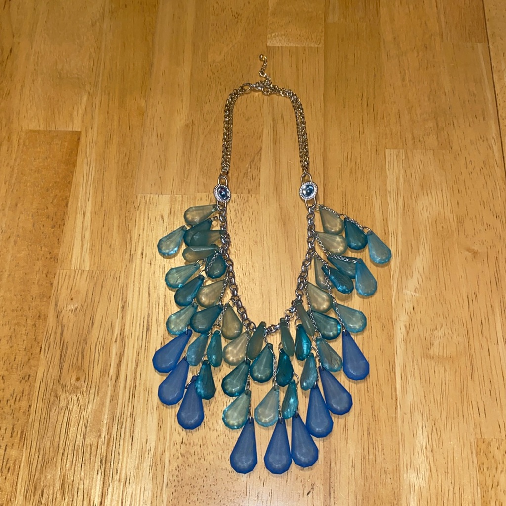 Silver Tone With Plastic Teardrop Accents Preowned Statement Necklace